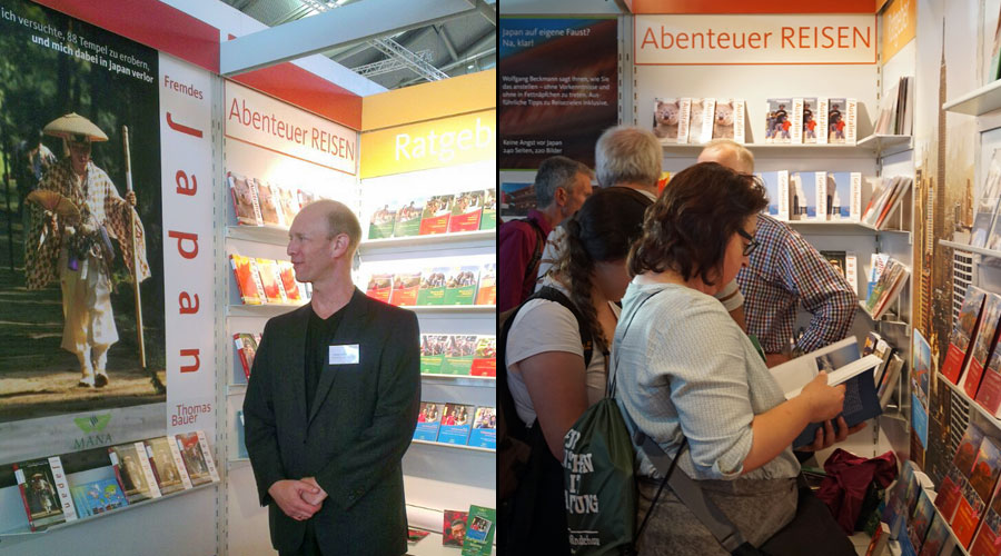 Thomas Bauer mit seinem Buch "Fremdes Japan" am MANA-Stand auf der Frankfurter Buchmesse 2017